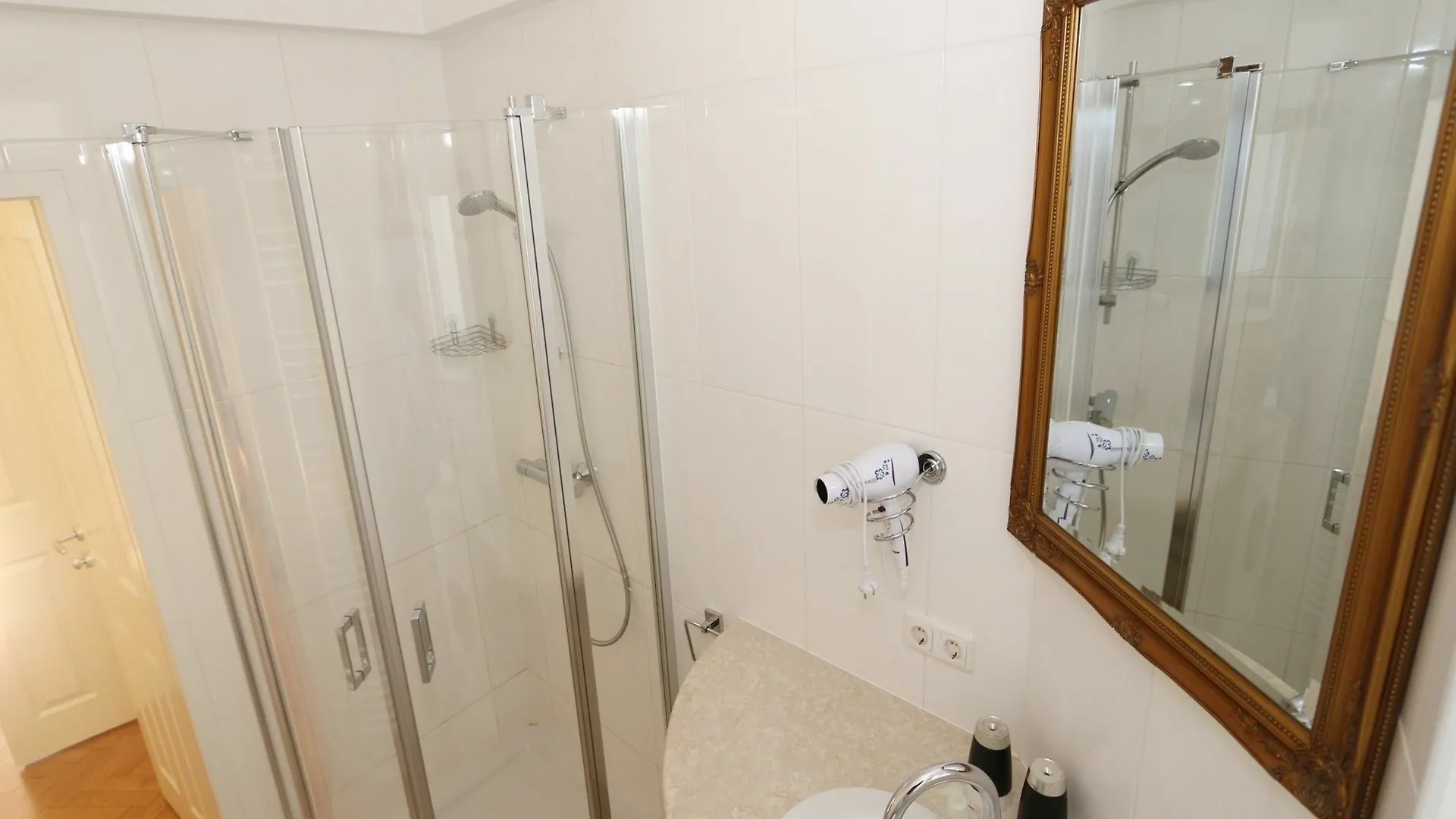 Puzzlehotel - Apartments Zentrum I Viyana 3*,  Avusturya